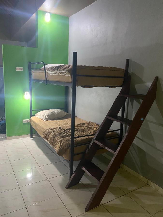 Paca'S Reggae Bar & Hostel Ambat Екстер'єр фото