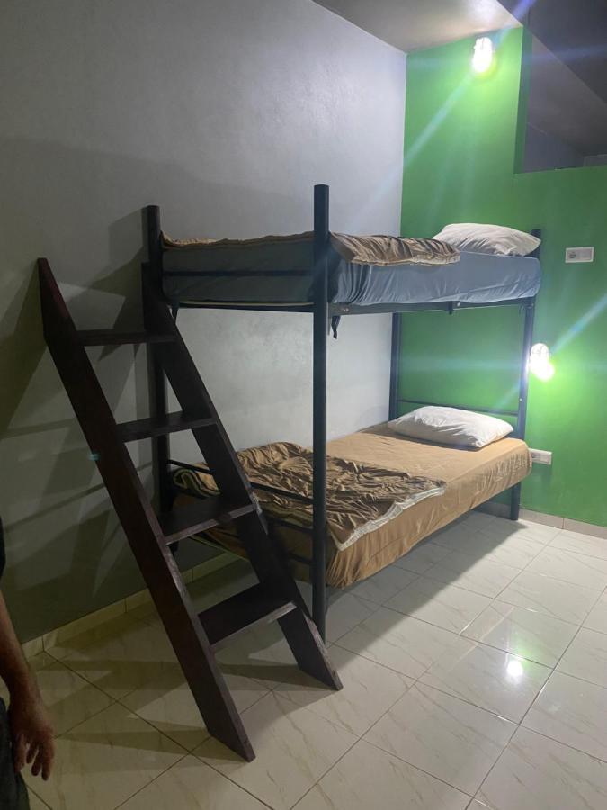 Paca'S Reggae Bar & Hostel Ambat Екстер'єр фото